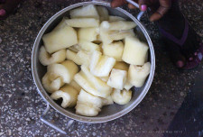 Boiled cassava (for pounding fufu)